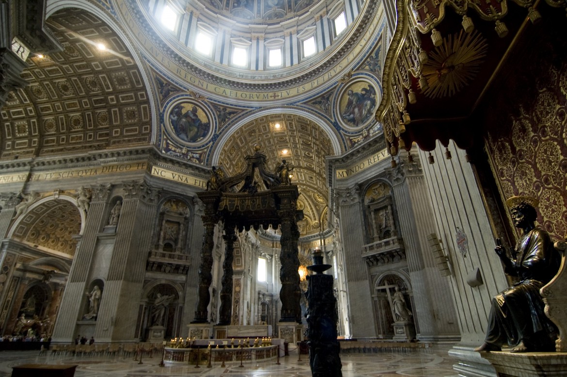 Pilastri a sbarra nella Basilica di San Pietro oggi