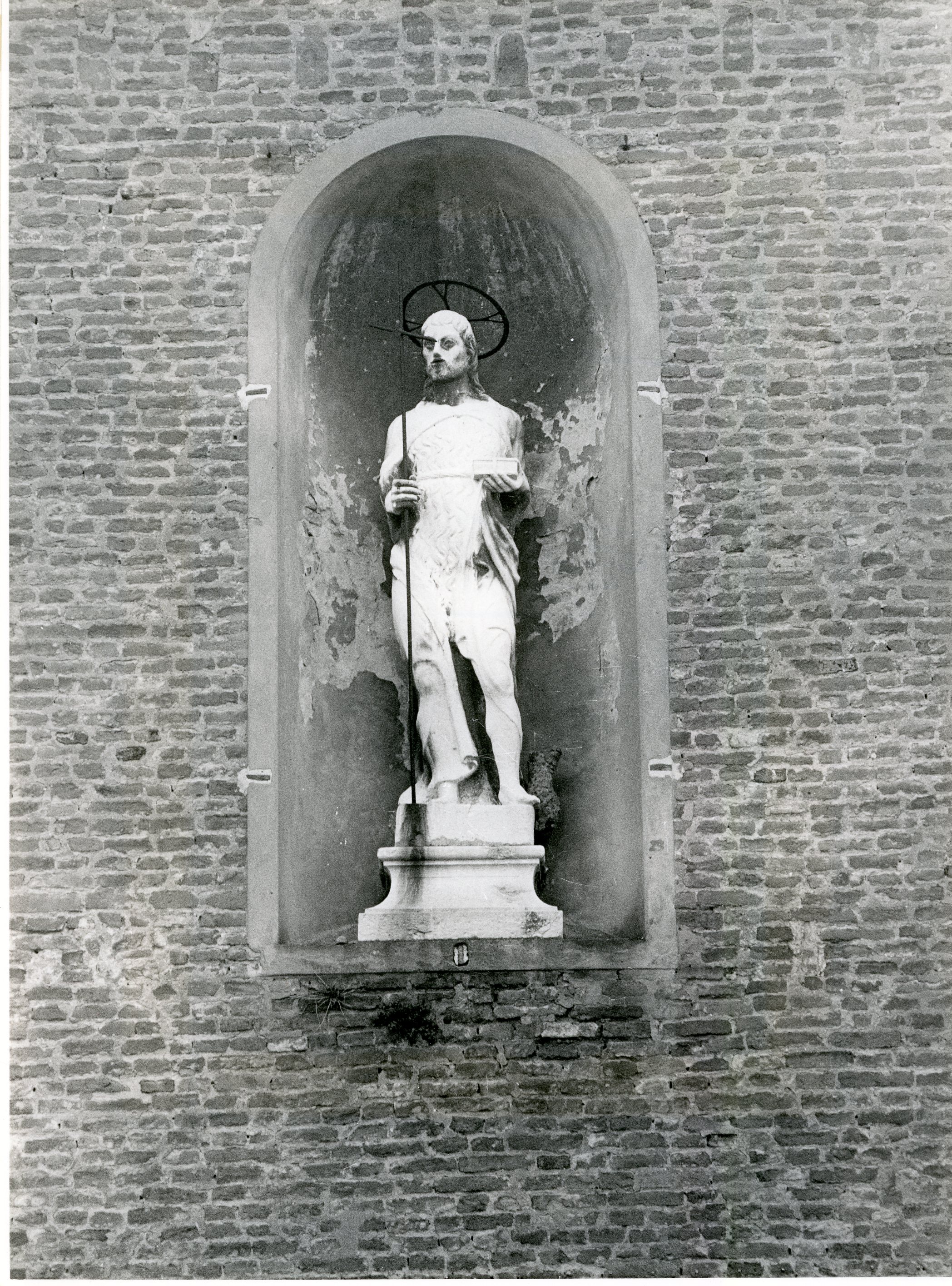Nicchia con statua Nicchia con statua